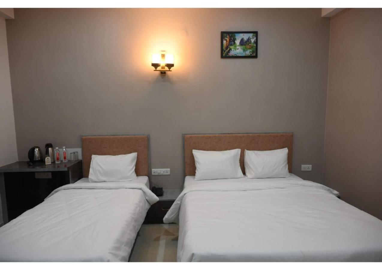 Hotel Ganga Kaveri Varanasi Esterno foto