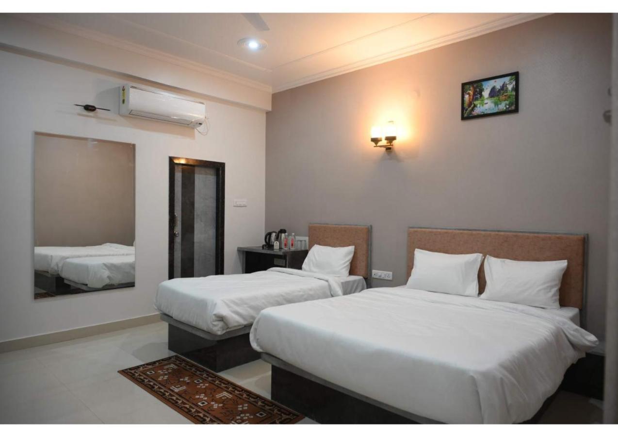 Hotel Ganga Kaveri Varanasi Esterno foto