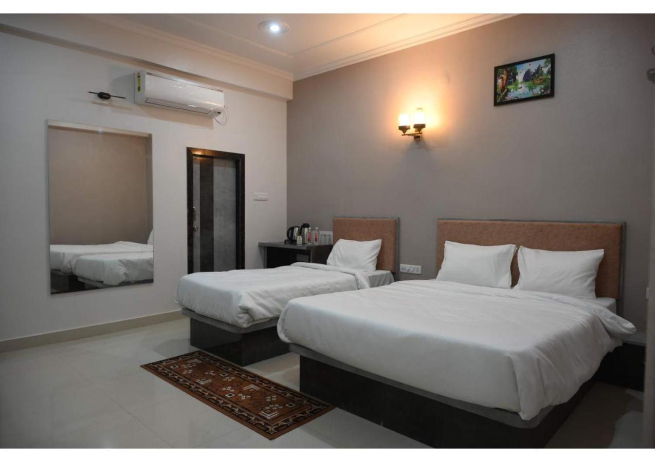 Hotel Ganga Kaveri Varanasi Esterno foto