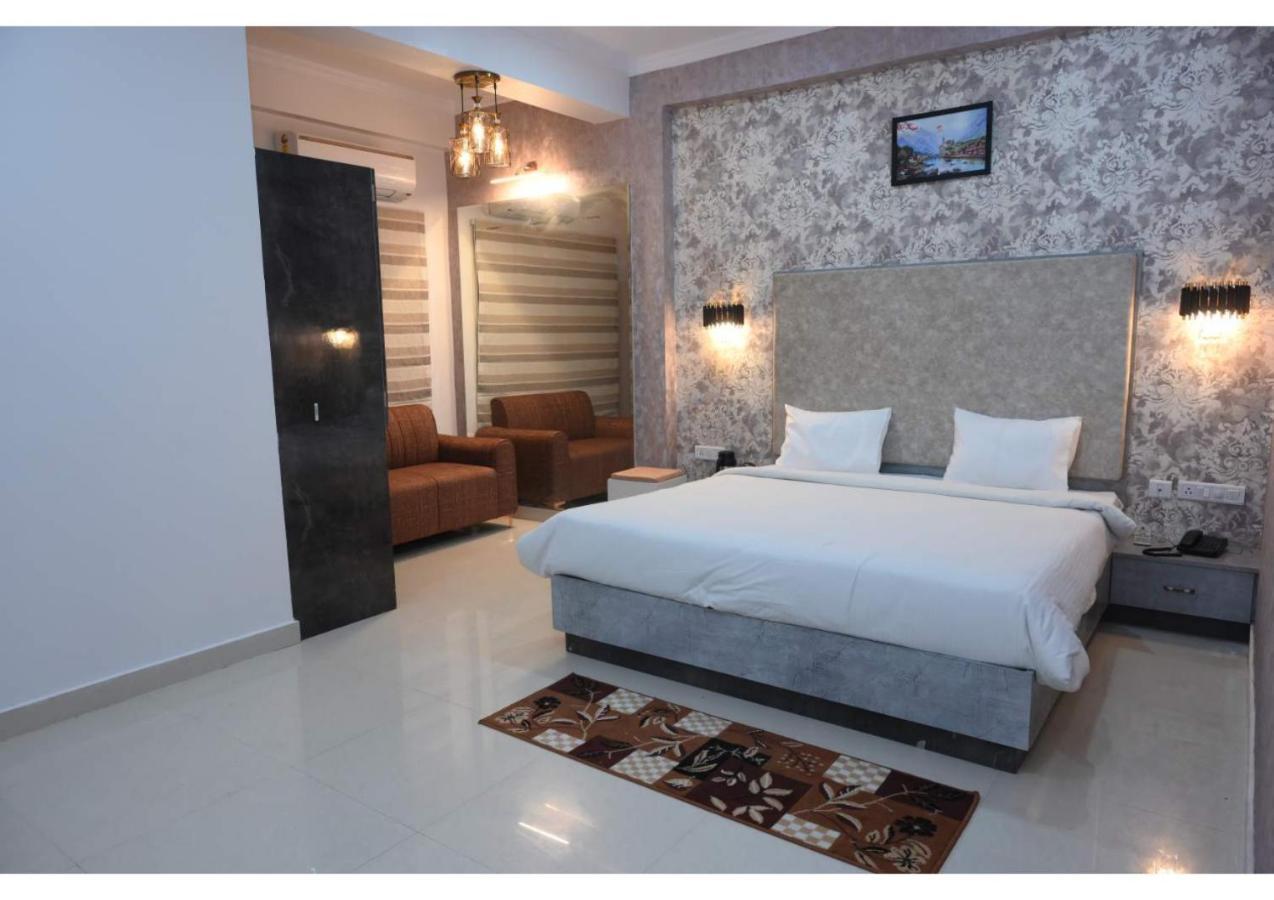 Hotel Ganga Kaveri Varanasi Esterno foto